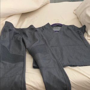 Figs Banepa top and Moto in graphite XXS